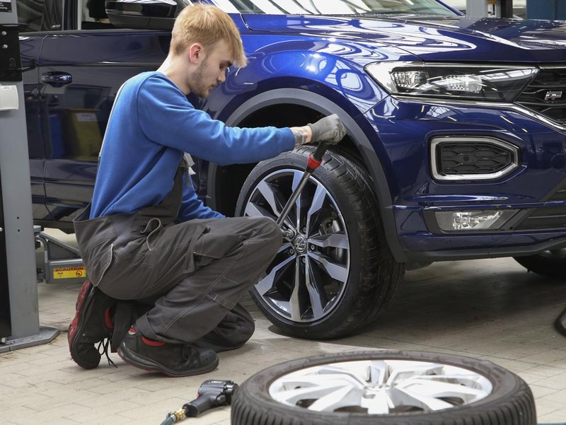 Versicherung_Reifen.jpg Nach dem Reifenwechsel wandern die Räder häufig in die Garage oder den Keller. (Foto: SP-X)